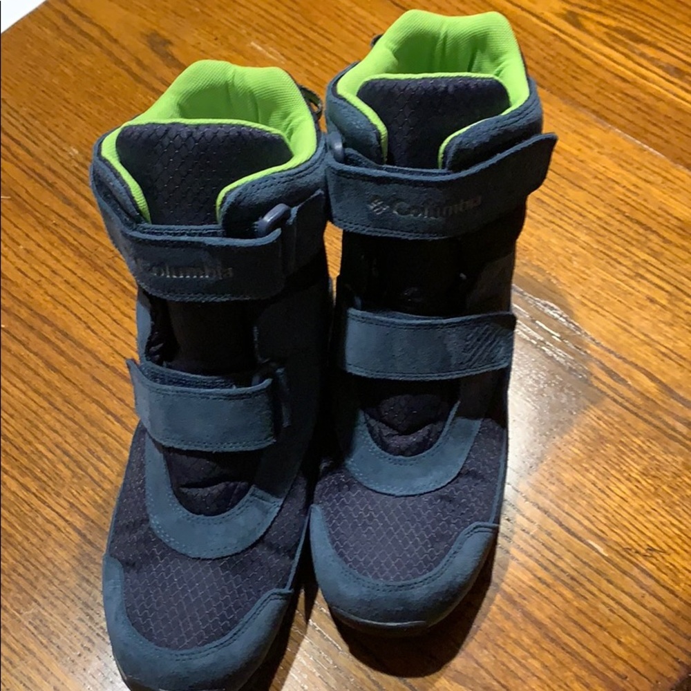 Columbia   Youth size 7 boots